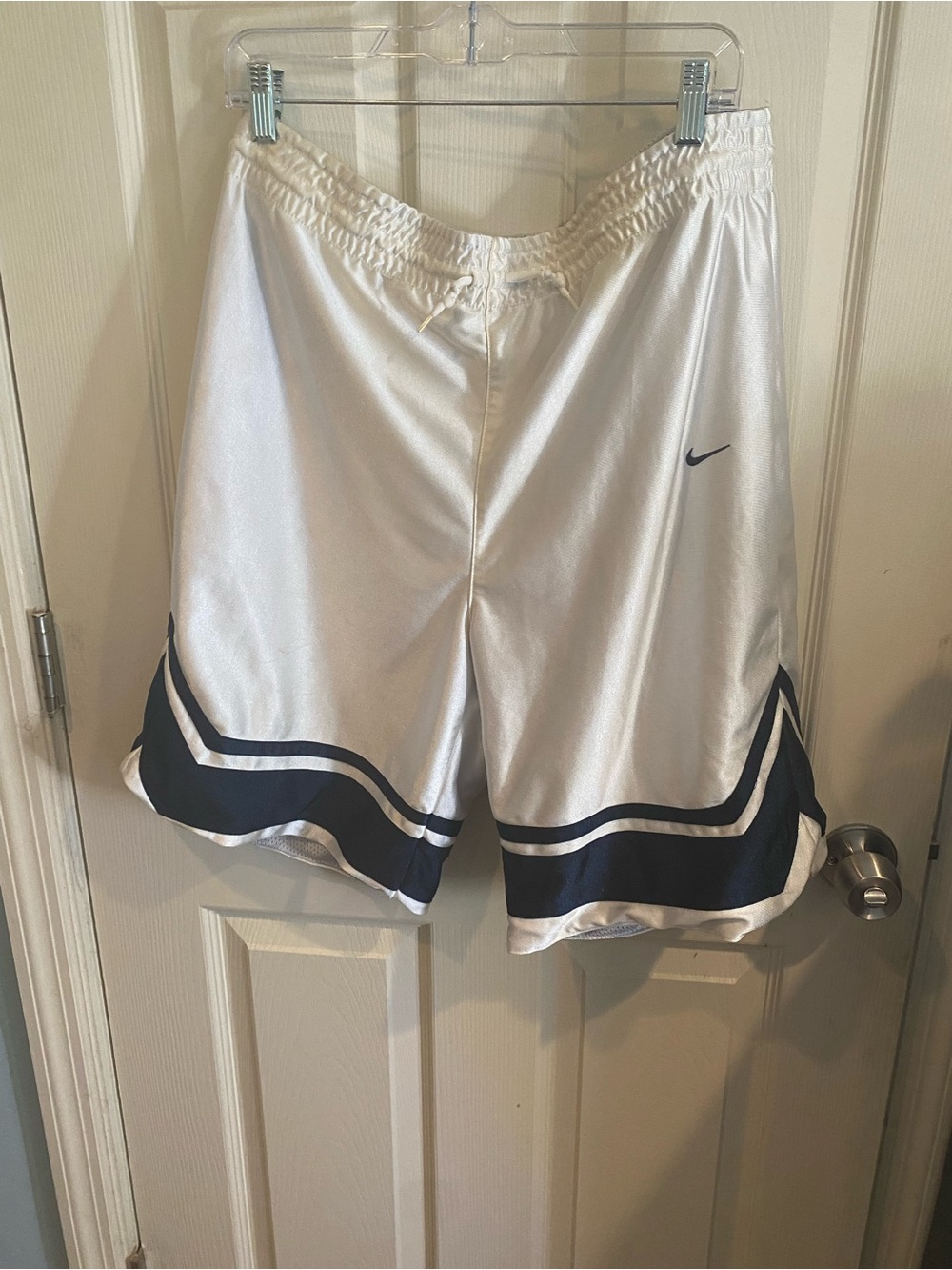 Nike Men’s White Basketball Shorts with Navy Accent Sz:L